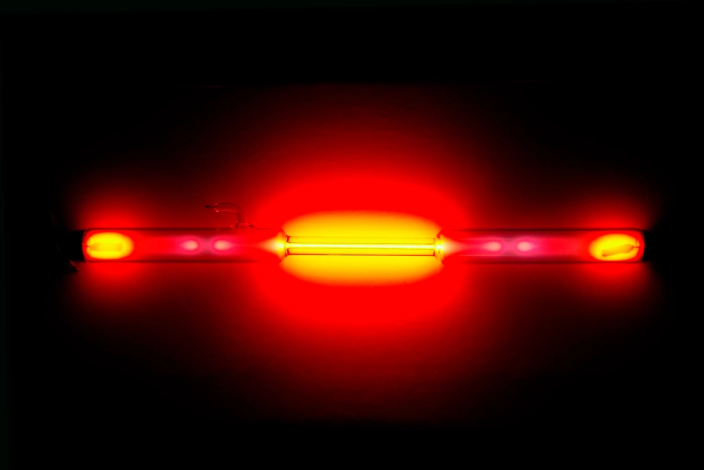 Khí Neon trong tự nhiên tồn tại trong bầu khí quyển